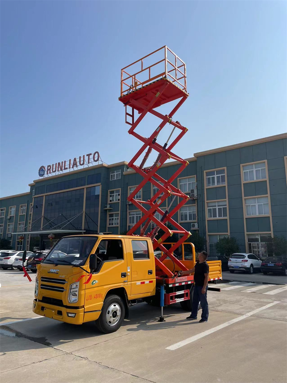 8/12米垂直升降平臺剪叉式高空作業車配置參數