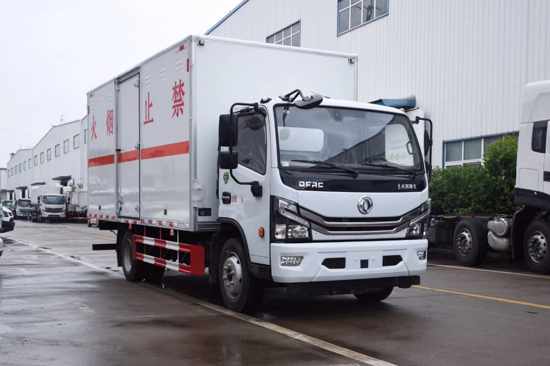 東風多利卡D7爆破器材運輸車